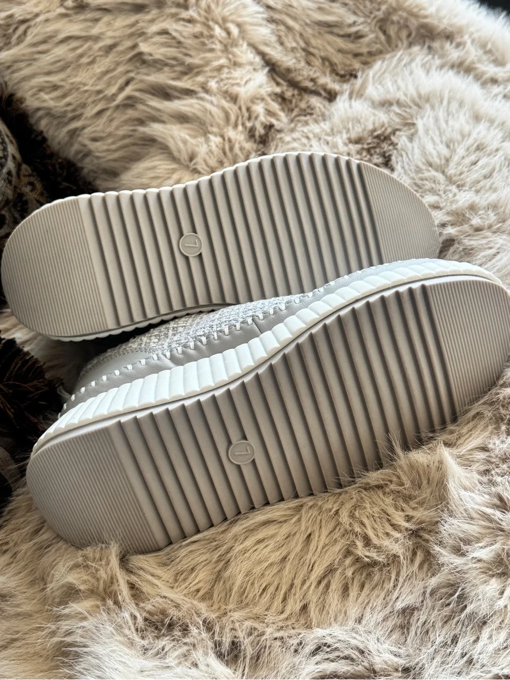 NWT Universal Thread Women's Persephone Sneakers in silver size 7